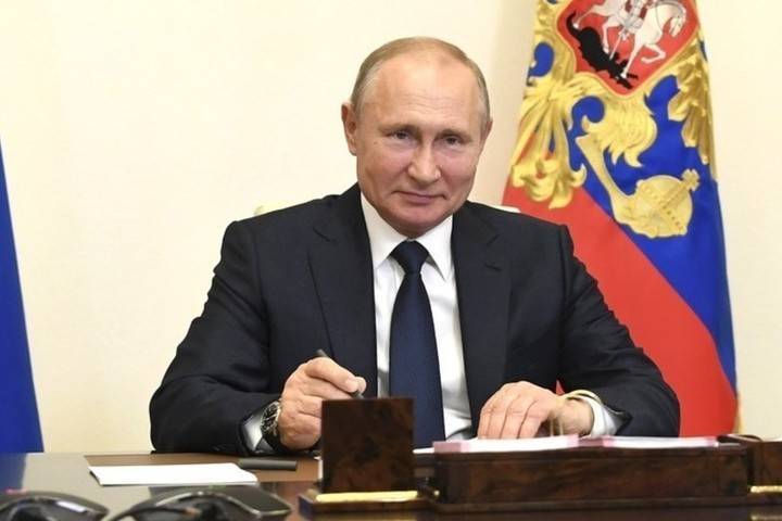 Владимир Путин - Михаил Мишустин - Путин на видео стучал кулаком, слушая Мишустина - mk.ru