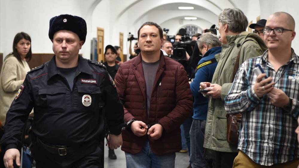 Иван Голунов - Роман Феофанов - Акбар Сергалиев - Максим Уметбаев - Денис Коновалов - Игорь Ляховец - Обвиняемые по делу Голунова полицейские останутся в СИЗО до сентября - svoboda.org - Москва
