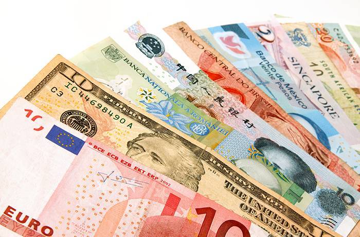 Украинцы шестой месяц подряд продают валюты больше, чем покупают - focus.ua - Украина