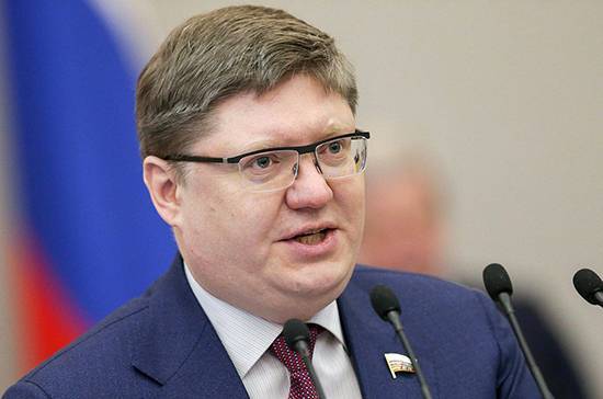 Дмитрий Медведев - Андрей Исаев - Исаев: в Трудовом кодексе появятся положения о комбинированной занятости сотрудников - pnp.ru - Россия
