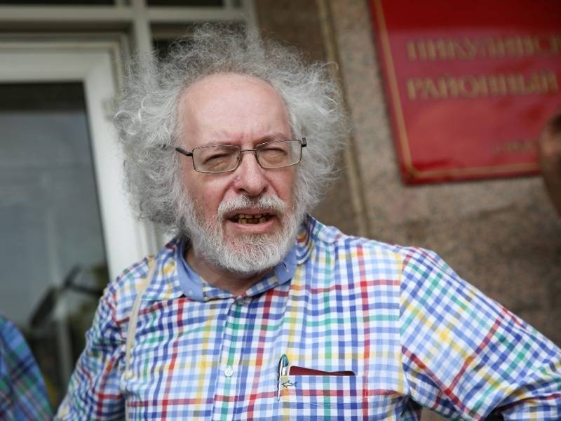 Владимир Колокольцев - Дмитрий Муратов - Сергей Смирнов - Александр Плющев - Муратов и Венедиктов обратились к главе МВД из-за одинаковых жетонов у полиции - sobesednik.ru - Москва