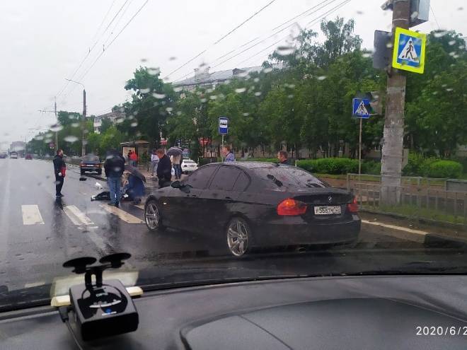 Автомобиль сбил человека на пешеходном переходе в Ленинском районе - vgoroden.ru - Москва