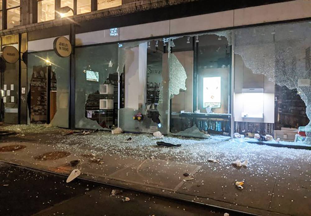 Массовые протесты в США: на Манхэттене разграбили ряд магазинов – видео - 24tv.ua - США - New York - Нью-Йорк - Manhattan - Протесты
