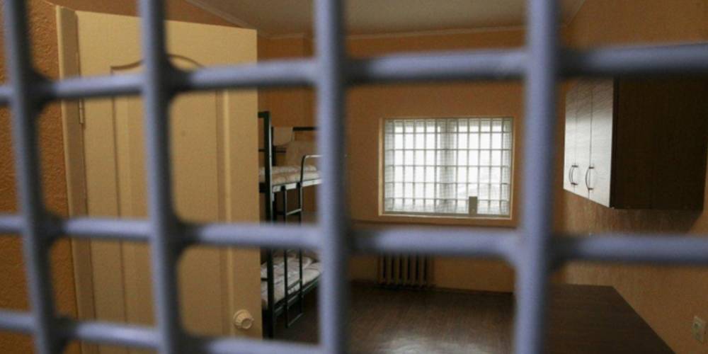 Житель Армении оборудовал у себя дома тюремную камеру и за деньги "короновал" россиян по видеосвязи - ruposters.ru - Крым - Армения - Кубань