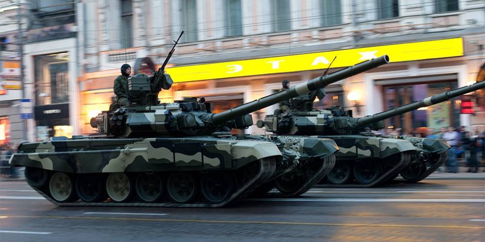 Петр Бирюков - В Москве нанесли особую разметку для движения военной техники - autonews.ru - Москва