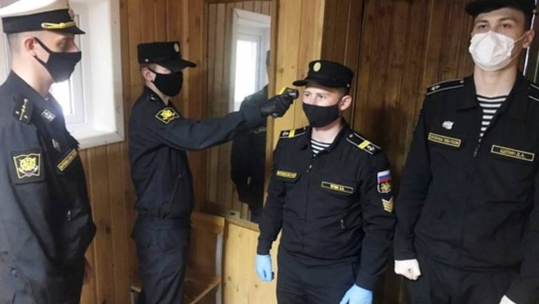 Участникам парада Победы в Москве выдадут 1,5 миллиона медицинских масок - newizv.ru - Москва - Россия