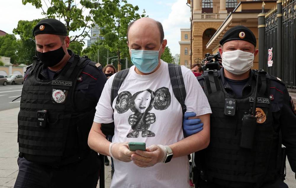 Илья Азар - Владимир Таушанков - В Москве задерживают участников пикетов против произвола силовиков - ghall.com.ua - Москва - Россия - Украина - Екатеринбург