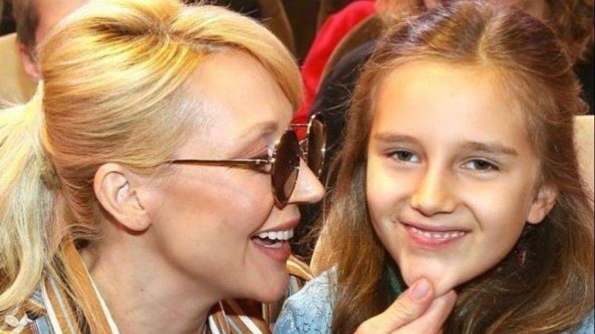 Алла Пугачева - Кристина Орбакайте - «Красавица!» — Пугачева оценила «сумасшедшую» прическу внучки Клавдии - 5-tv.ru - США