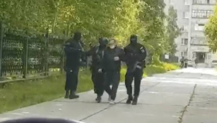 В Нижневартовске учитель физкультуры несколько лет насиловал школьниц - vesti.ru - Югра - Нижневартовск