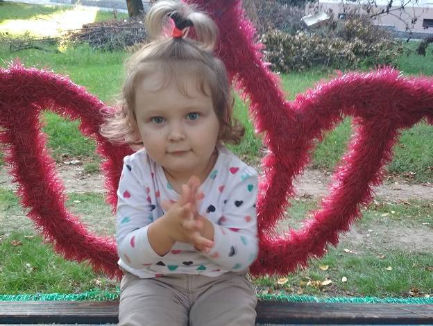 Маленькая Милана очень хочет общаться со сверстниками, но мешает диагноз ДЦП - 24news.com.ua