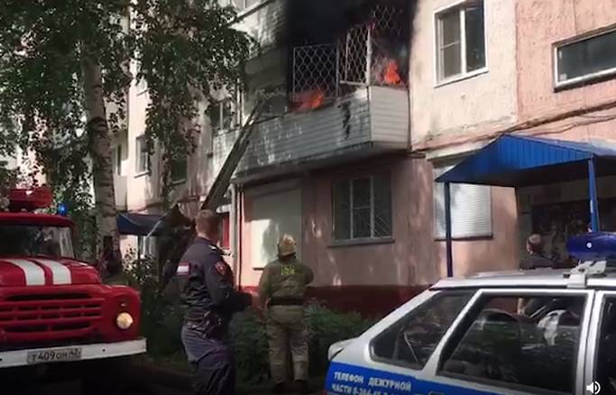 В Кузбассе росгвардейцы вынесли потерявшего сознание человека из горящей квартиры - gazeta.a42.ru - Березовск