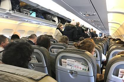 Стюардесса раскрыла самые возмутительные поступки пассажиров самолета - lenta.ru