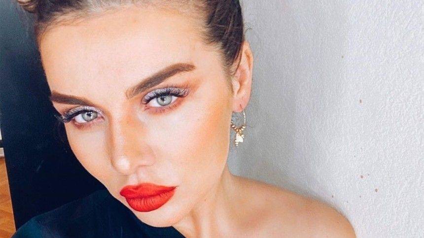 Анна Седокова - «Было слишком больно»: Седокова рассказала о разрыве отношений с мужем и матерью - 5-tv.ru