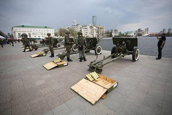 В Екатеринбурге 24 июня будет сразу три салюта в разных частях города - znak.com - Екатеринбург
