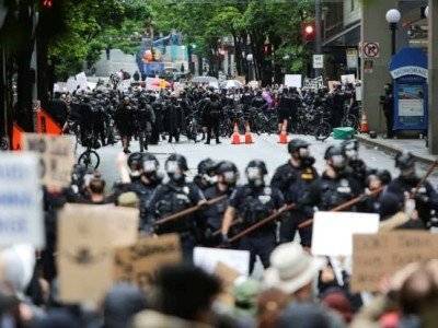 Джордж Флойд - В США за время протестов погибли не менее 11 человек - news.am - США - штат Небраска - шт. Иллинойс - шт. Калифорния - штат Кентукки - Чикаго - шт. Мичиган - штат Айова