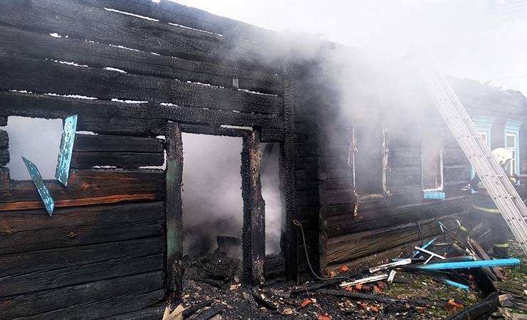 В Лельчицком районе мужчина вынес из горящего дома двоих детей - gomel.today - район Лельчицкий