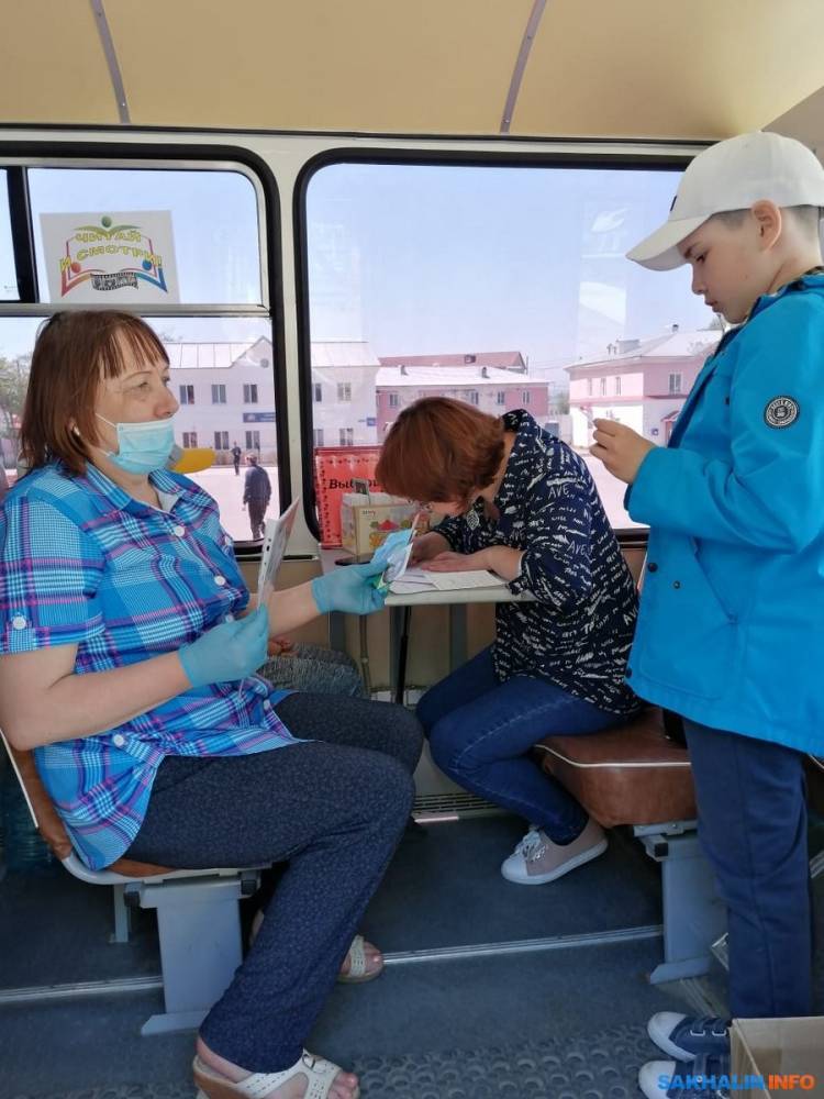Светлана Миронова - В Долинске работает мобильная библиотека для детей - sakhalin.info - Долинск