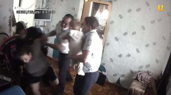 Анна Кузнецова - В Оренбуржье после скандала с изъятием из многодетной семьи детей уволен глава района - nakanune.ru