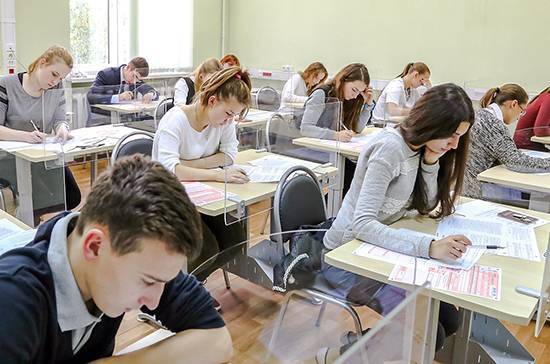 Во время сдачи ЕГЭ школьников могут разделить стеклянными перегородками - pnp.ru