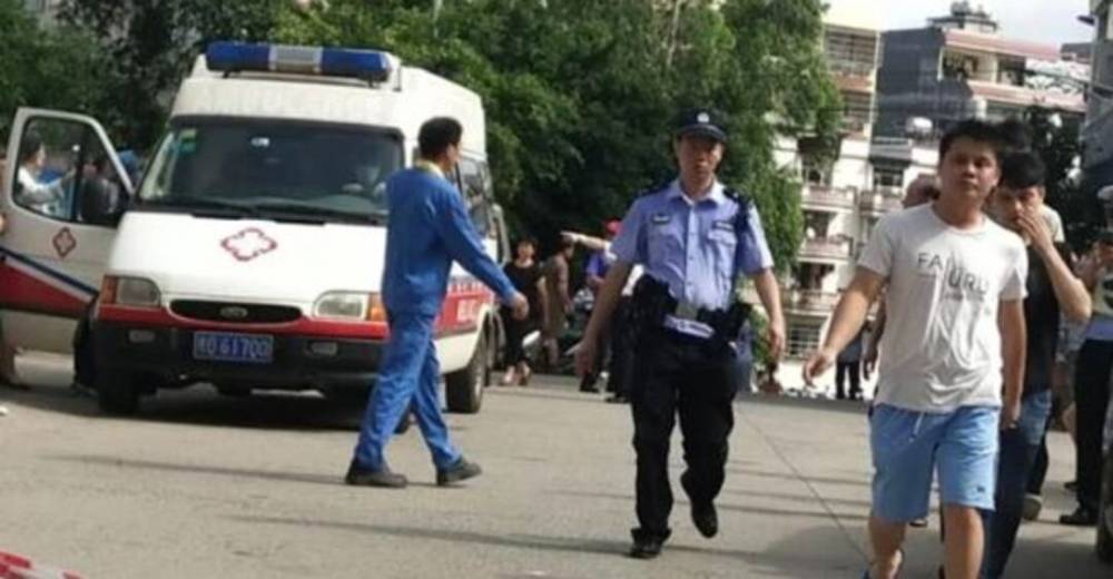 В Китае охранник напал на школу: ранены десятки детей. Фото и видео ЧП - obozrevatel.com - Китай - район Гуанси-Чжуанский
