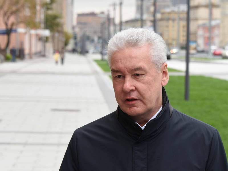 Сергей Собянин - Собянин предрек ношение масок до осени и возвращение к прежней жизни через год - dayonline.ru - Москва
