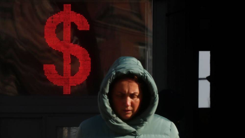 Экономисты предсказали рост доллара до 90 рублей и безработицу до 8% - svoboda.org - Россия