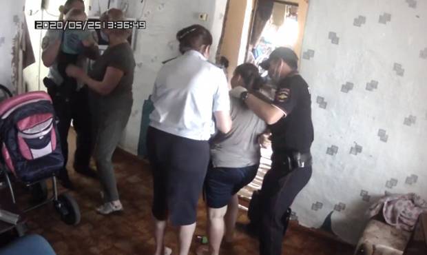 СКР возбудил дело против сотрудников оренбургской опеки, которые без решения суда изъяли детей из семьи - og.ru - Оренбургская обл. - район Домбаровский