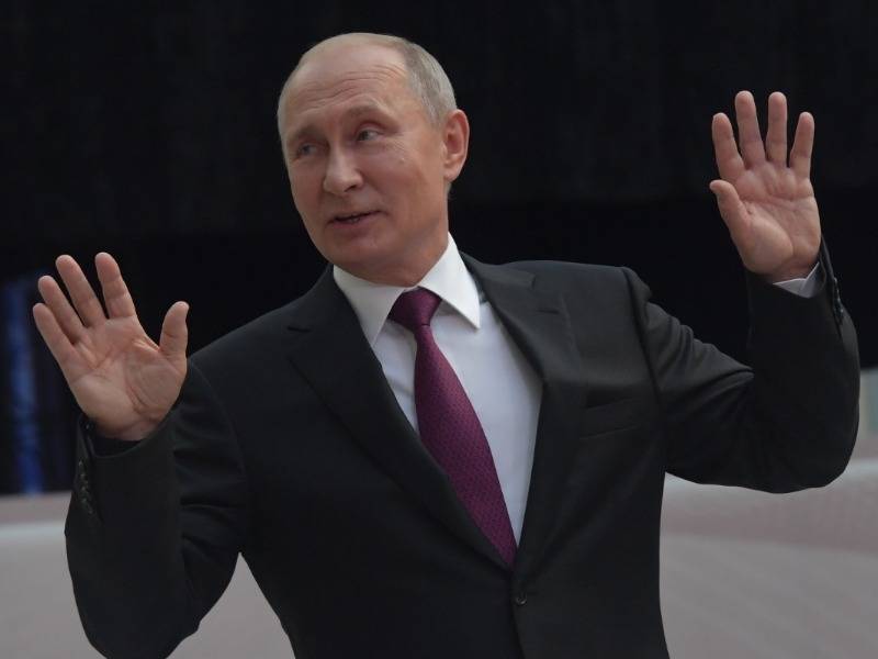 Владимир Путин - Юлий Галямин - Почти 200 депутатов выступили против поправок, назвав их попыткой госпереворота - sobesednik.ru - Россия