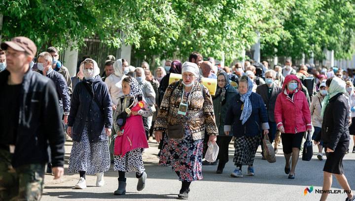 Николай Чудотворец - Великорецкий крестный ход отправился в путь в обход просьбы епархии - vesti.ru - Россия - Кировская обл.