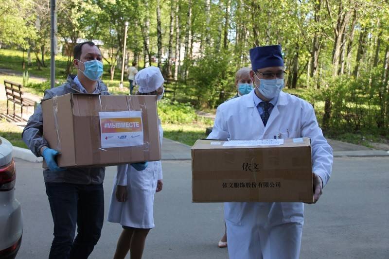Активисты #МыВместе передали средства индивидуальной защиты медикам Сыктывкарской горбольницы №1 - komiinform.ru - Москва - Россия - респ. Коми - Сыктывкар