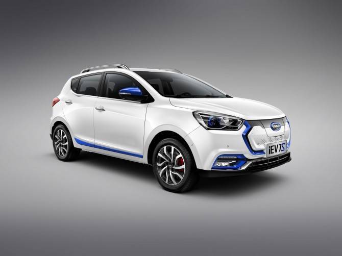 JAC раскрыл российскую комплектацию электромобиля JAC iEV7S - autostat.ru - Россия - Казахстан
