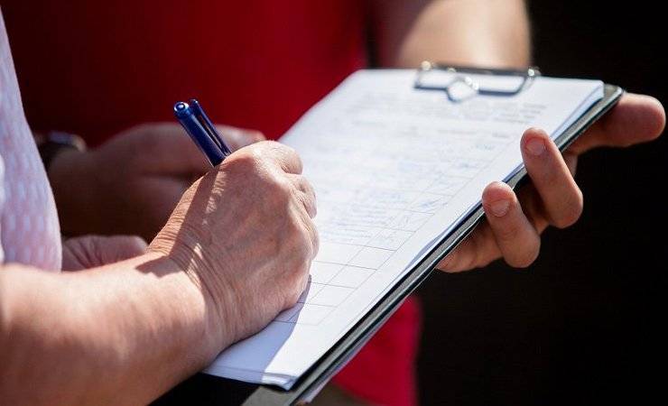 Виктор Бабарико - «Ты хочешь работать?» В Речице в детской поликлинике принудительно собирают подписи за Лукашенко — видео - gomel.today - Речица