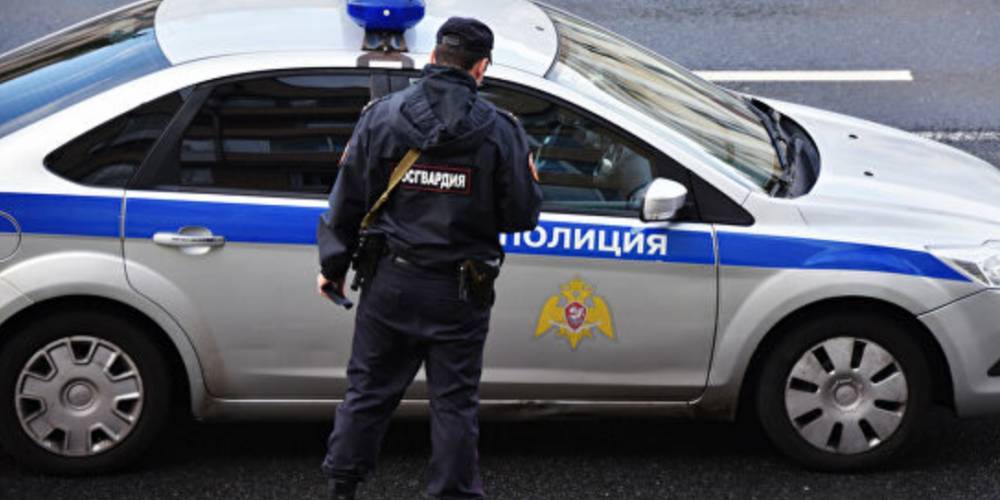 В Магадане полицейские заставили местных жителей купить наркотики и подбросить их знакомому - ruposters.ru - Магадан