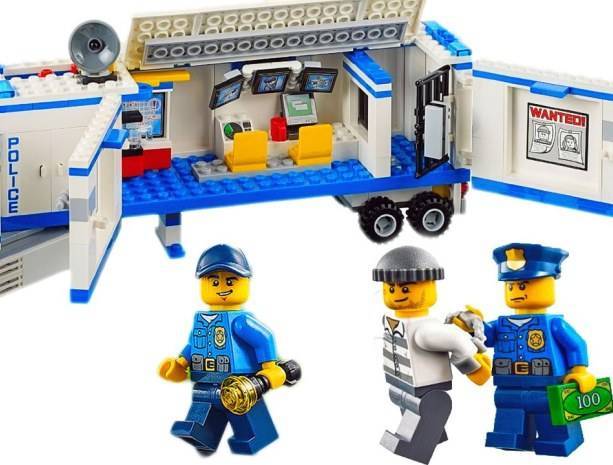 Джордж Флойд - Полицейским досталось от Lego - vpk-news.ru - США