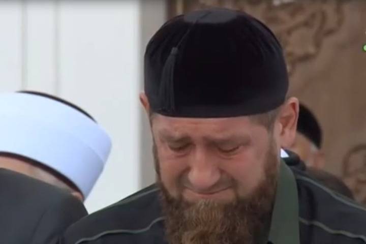 Рамзан Кадыров - Кадыров заплакал во время проповеди в мечети - mk.ru - респ. Чечня