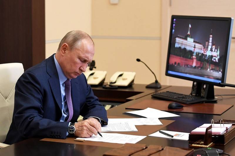 Владимир Путин - "Мы будем узнавать о чрезвычайных ситуациях из соцсетей? У вас там все в порядке со здоровьем?": Путин устроил разнос из-за ЧП в Норильске - pravdoryb.info - Норильск