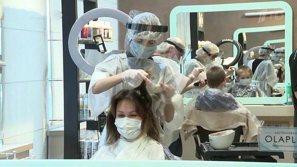 В Подмосковье заработали салоны красоты и парикмахерские - 1tv.ru - Московская обл. - Московская область