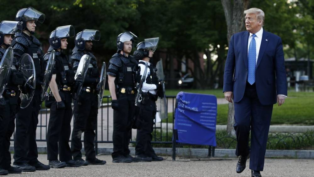 Дональд Трамп - Джордж Флойд - Трамп заявил, что не прятался в бункере, а просто сходил на него посмотреть - 24tv.ua - США - Вашингтон - Протесты