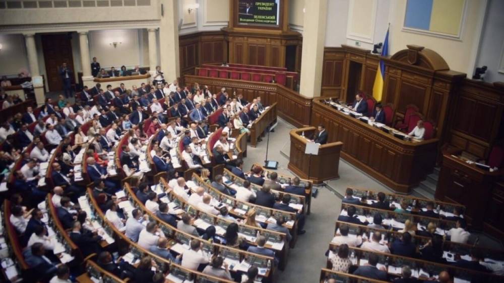 Давид Арахамия - Украинцы вынесли «слуге народа» Арахамии «модный приговор» за брендовые кроссовки в Раде - riafan.ru - Украина - Киев