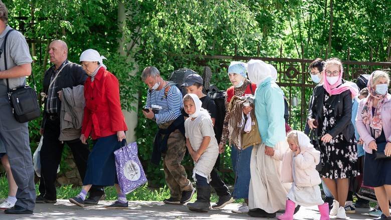 Десятки паломников вышли на крестный ход в Кировской области вопреки призывам РПЦ - newizv.ru - Кировская обл.