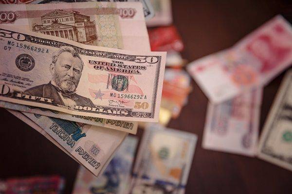 Михаил Мишустин - Аналитики не исключили рост курса доллара до 90 рублей к концу года - eadaily.com