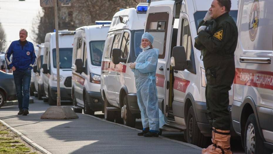 Дмитрий Лисовец - В Петербурге ежедневно стали госпитализировать по 750 человек - dp.ru - Санкт-Петербург