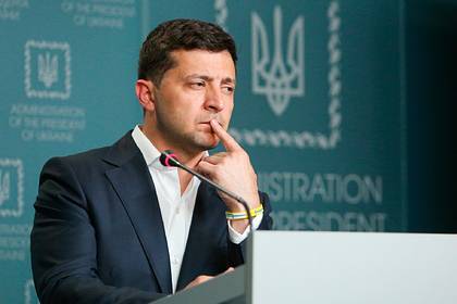 Владимир Зеленский - Антон Геращенко - Полиция пообещала расследовать нарушение Зеленским карантина - lenta.ru - Украина