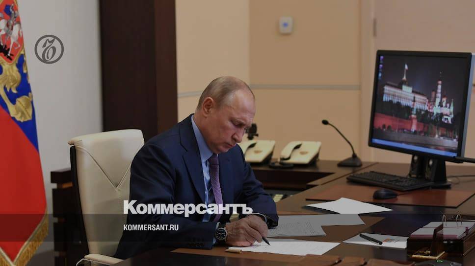Владимир Путин - Дмитрий Медведев - Рустам Минниханов - Наталья Комарова - Путин одобрил выдвижение губернатора ХМАО Комаровой на новый срок - kommersant.ru - Россия - Краснодарский край - респ. Татарстан - Югра