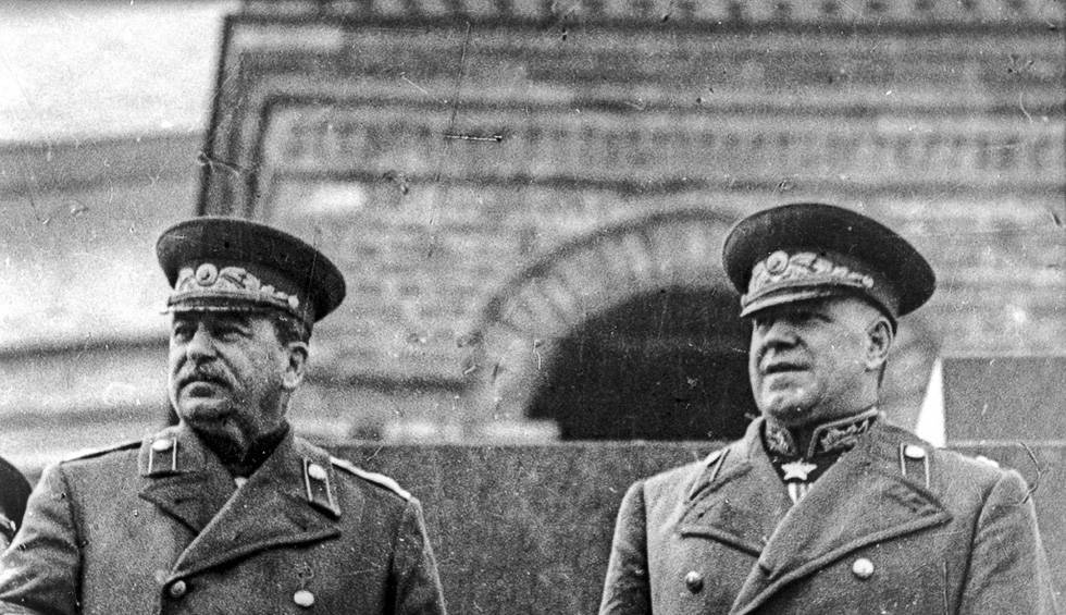 Георгий Жуков - Сталин - В СССР началось следствие по «Трофейному делу» - 7info.ru