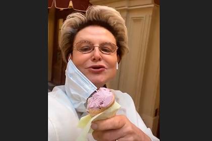 Елена Малышева - Малышеву уличили в нарушении масочного режима - lenta.ru