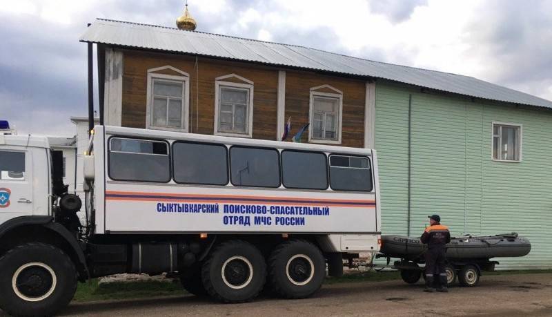 Спасатели МЧС помогают жителям Усть-Цилемского района устранить последствия паводка - komiinform.ru - Россия - респ. Коми - район Усть-Цилемский