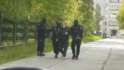 В ХМАО силовики разогнали митинг в поддержку подозреваемого в педофилии физрука - znak.com - Югра - Нижневартовск