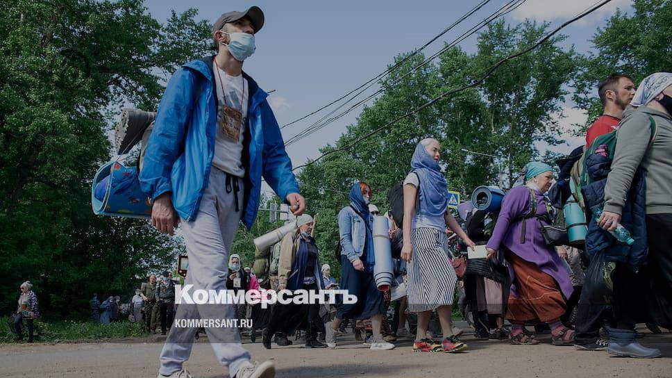 Великорецкий крестный ход в Кирове собрал сотни паломников в разгар эпидемии - kommersant.ru - Россия