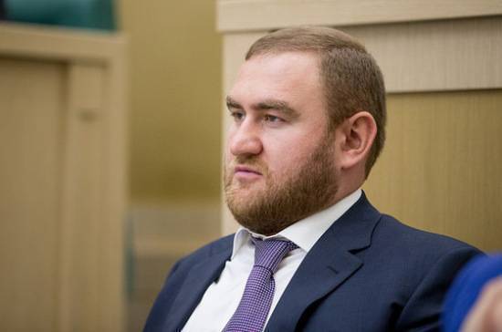 Рауф Арашуков - Николай Романов - Мосгорсуд повторно продлил арест бывшему сенатору Арашукову и его отцу - pnp.ru - Москва